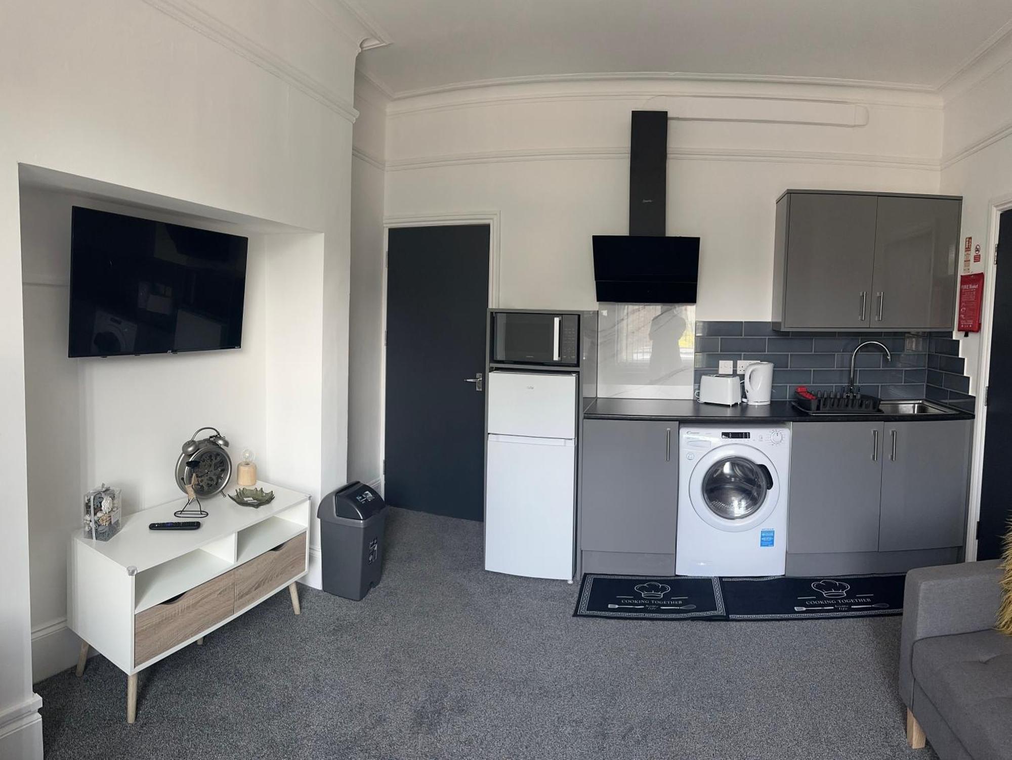New Apartment 3 เบรนท์ฟอร์ด ภายนอก รูปภาพ